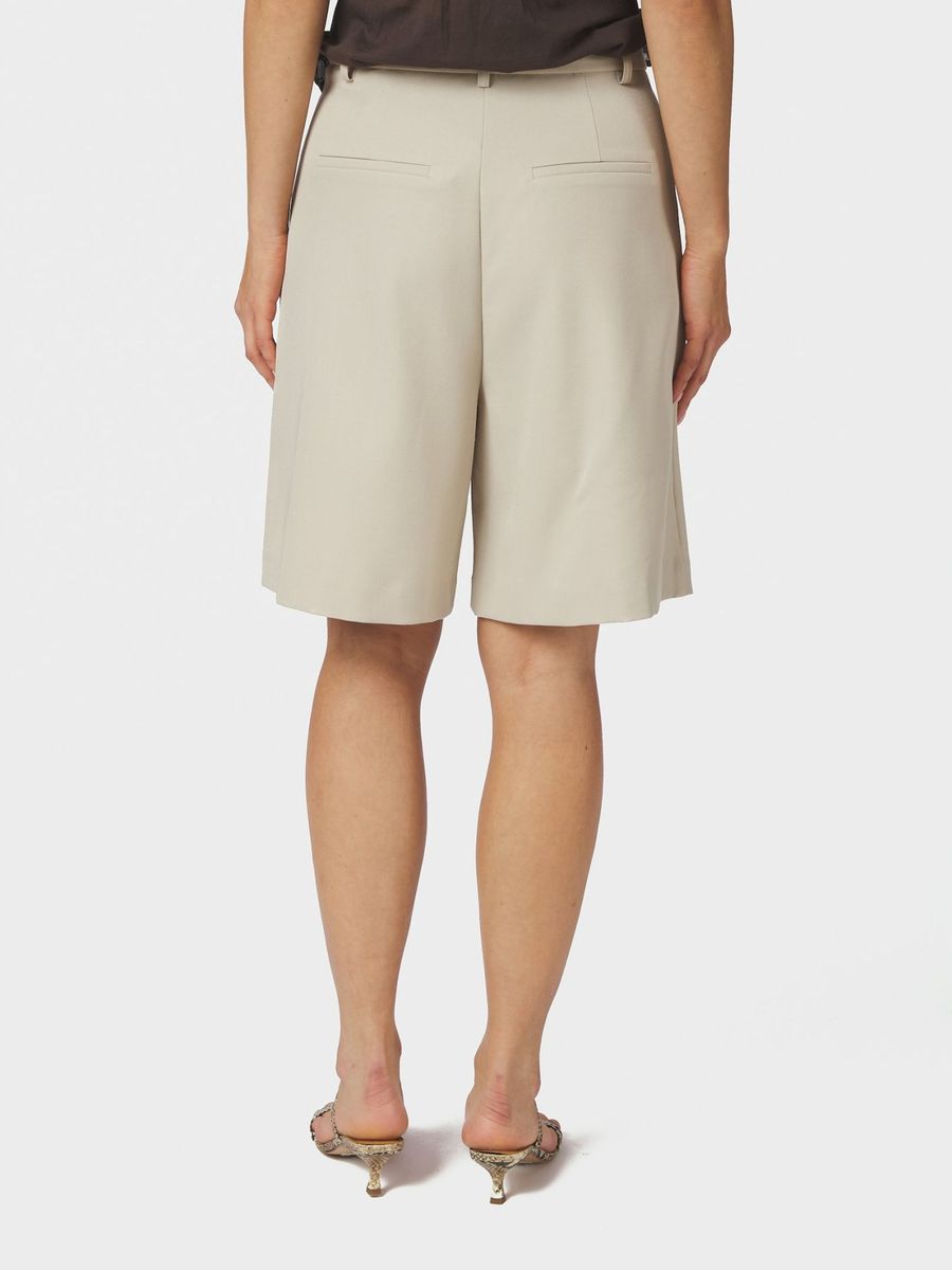 Nika Structure Shorts Creme