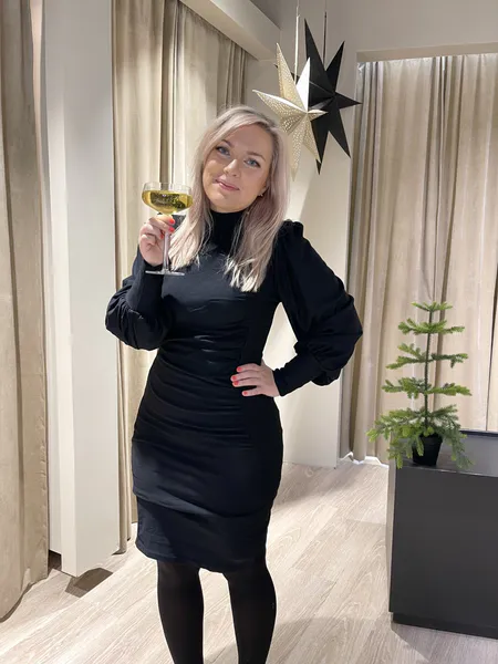 Bilde av Rifa Button Puff Dress Black
