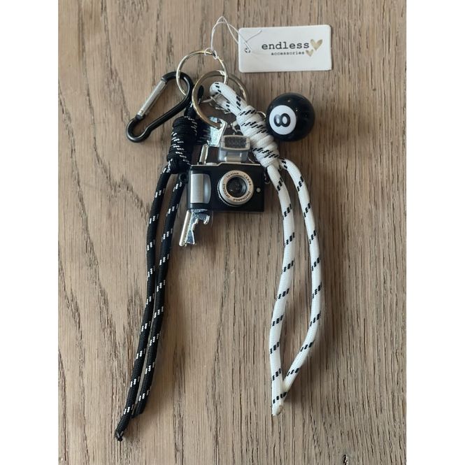 Hovedbilde Bag Charm Sort Hvit